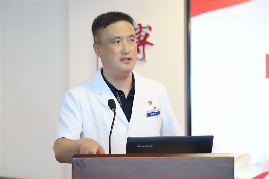 书记特写 科长修.jpg